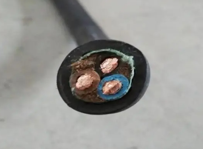 正确的维护和保养橡套电缆可以延长其使用寿命.jpg